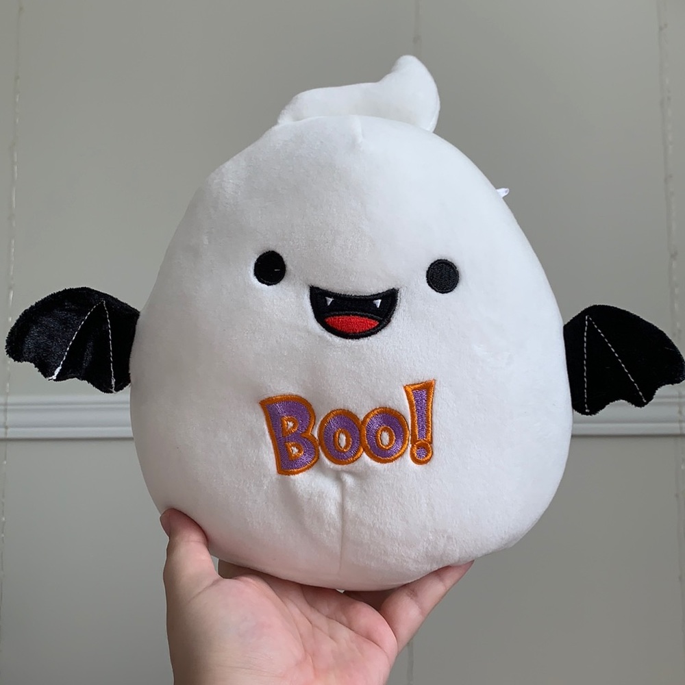 8" Grace the ghost (with bat wings) Squishmallow BNWT